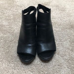 Reaction Keneth Coke Black Heels